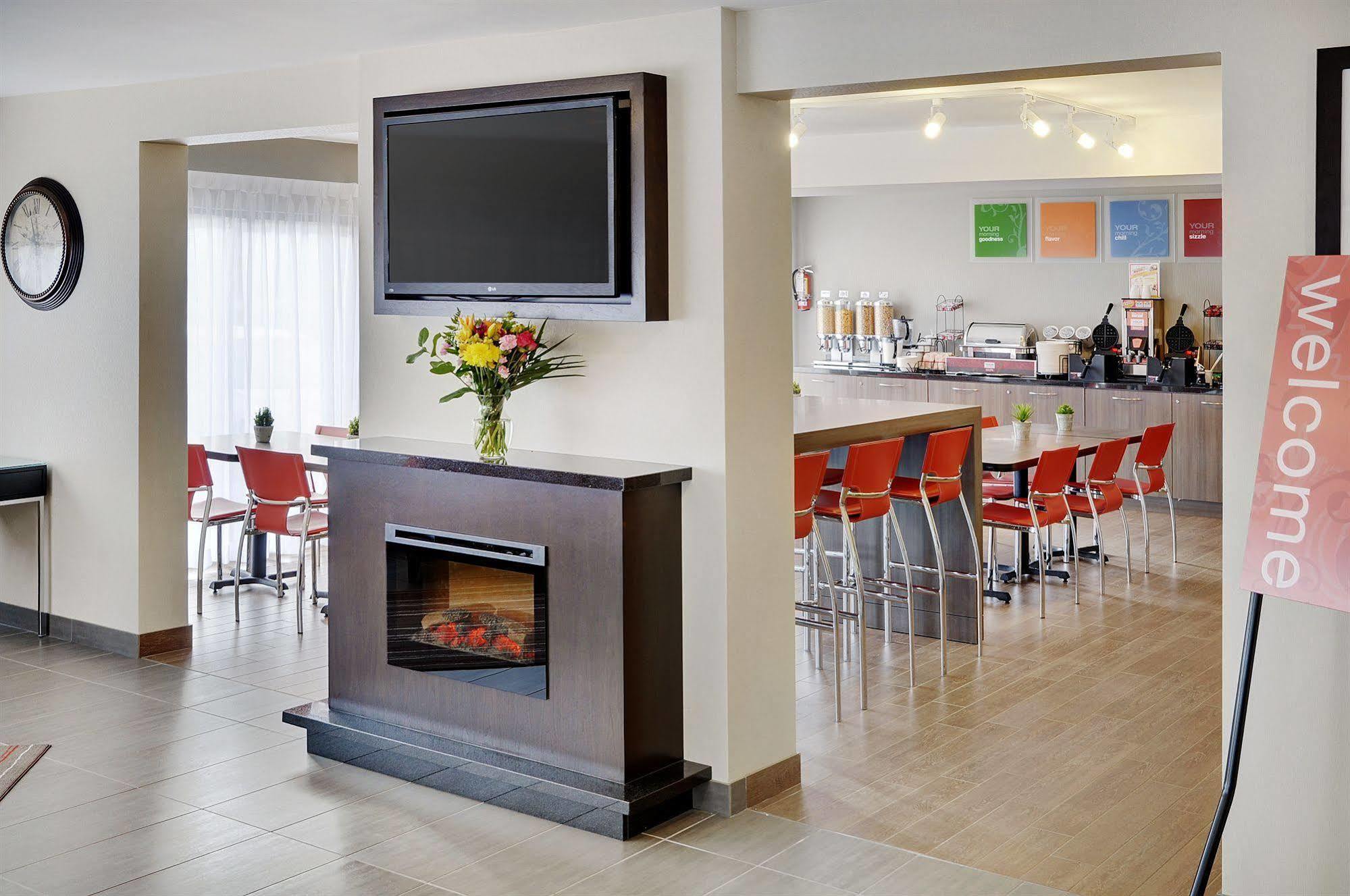 סוויפט קורנט Comfort Inn מראה חיצוני תמונה