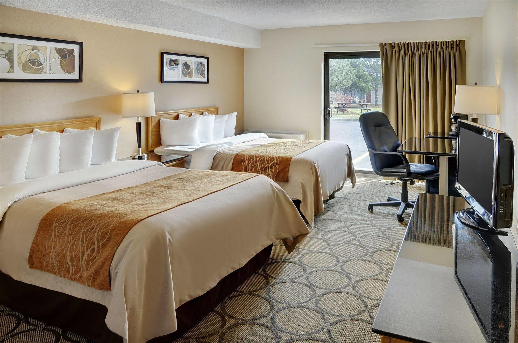 סוויפט קורנט Comfort Inn מראה חיצוני תמונה